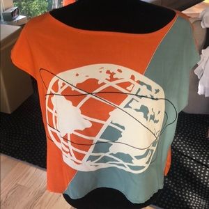 Silence + Noise World News M top